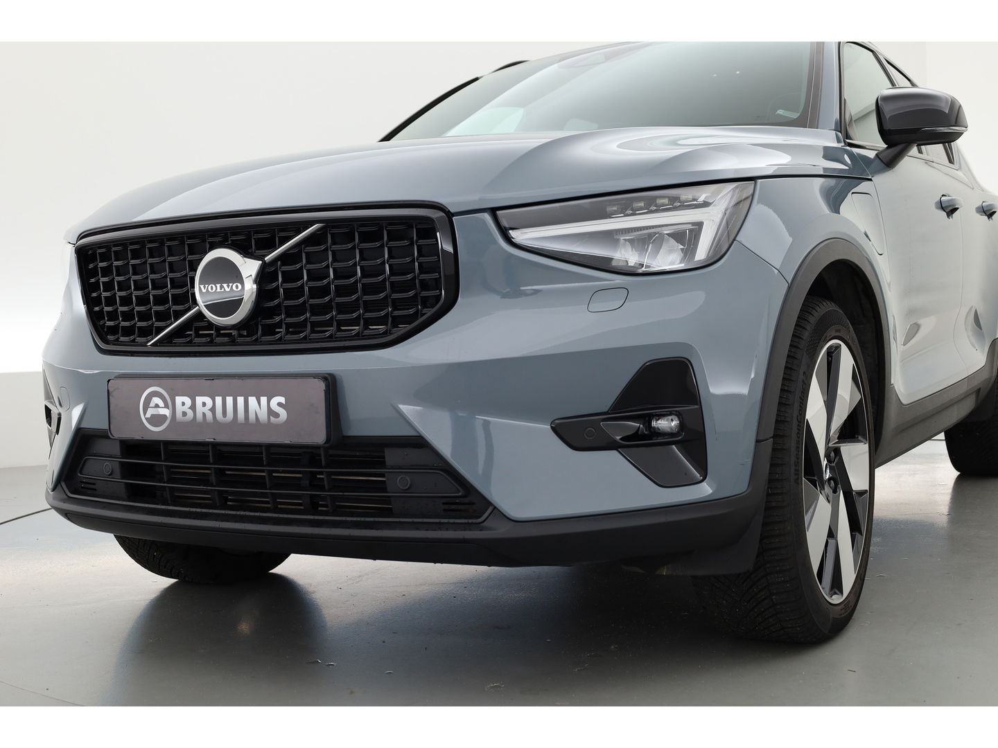 Volvo XC40 1.5 T5 Plug-in hybrid Plus Dark Facelift | Trekhaak elek. | 20 inch | elek. Sportstoelen | H&K Audio |