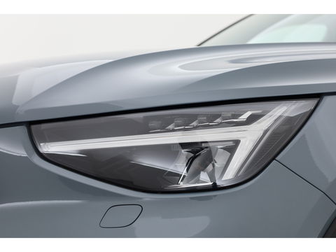 Volvo XC40 1.5 T5 Plug-in hybrid Plus Dark Facelift | Trekhaak elek. | 20 inch | elek. Sportstoelen | H&K Audio |