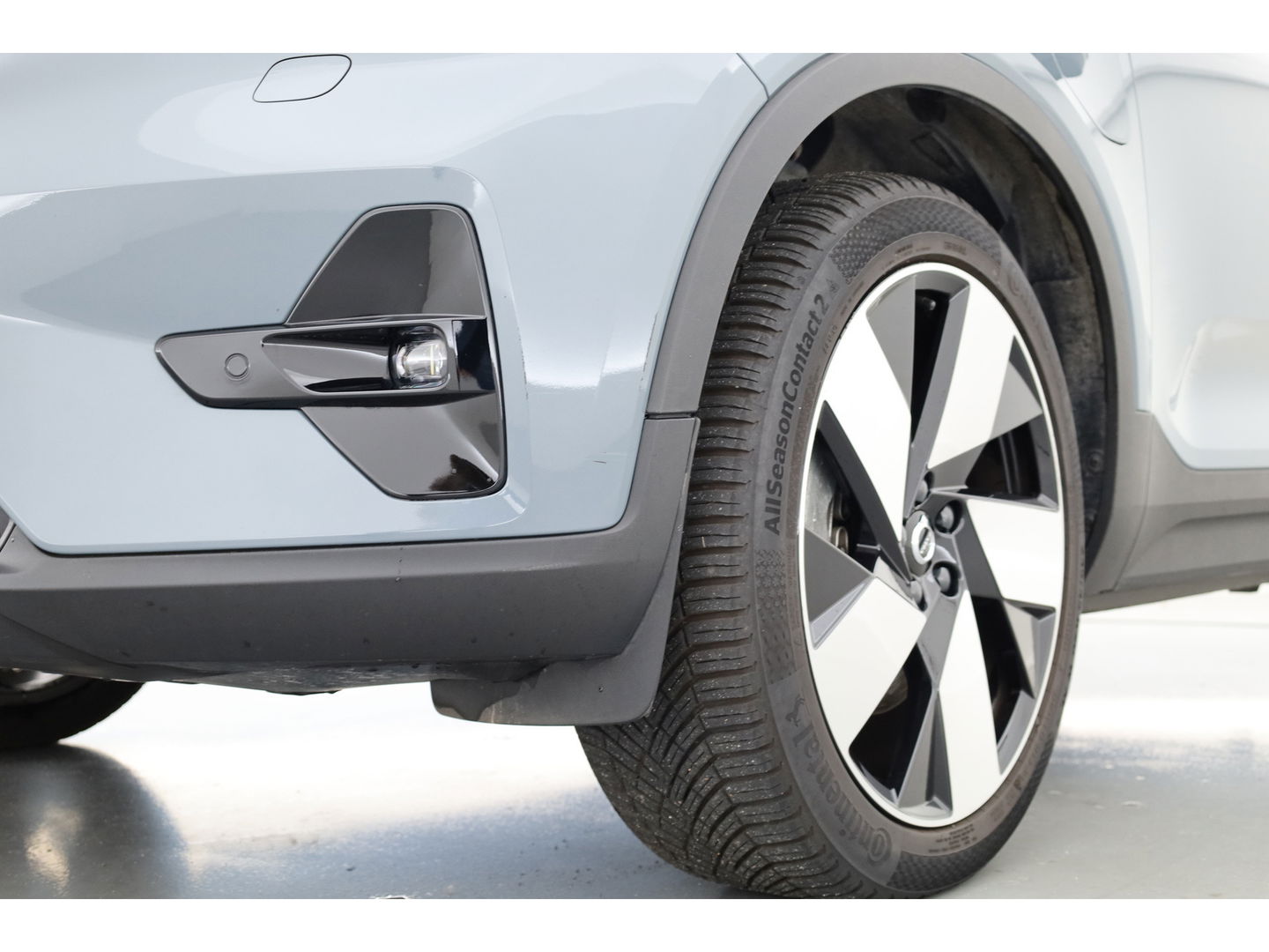 Volvo XC40 1.5 T5 Plug-in hybrid Plus Dark Facelift | Trekhaak elek. | 20 inch | elek. Sportstoelen | H&K Audio |