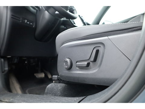 Volvo XC40 1.5 T5 Plug-in hybrid Plus Dark Facelift | Trekhaak elek. | 20 inch | elek. Sportstoelen | H&K Audio |