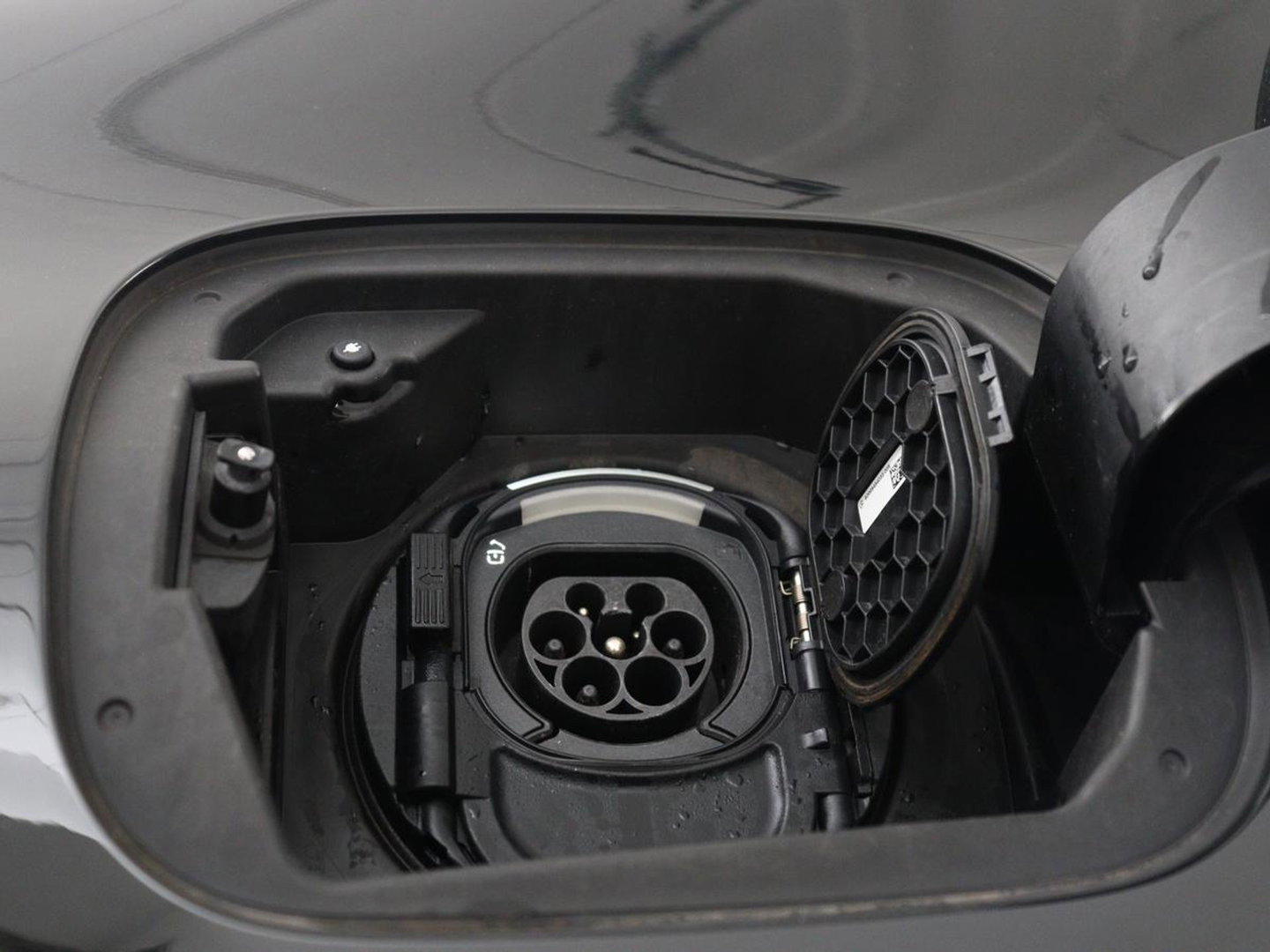 Mercedes-Benz CLA-Klasse 250e AMG | SOH 98% | Stoelverwarming | Widescreen | Sfeerverlichting | Full LED | Park Assist | Camera | Navigatie | Half leder | PHEV | Plug In