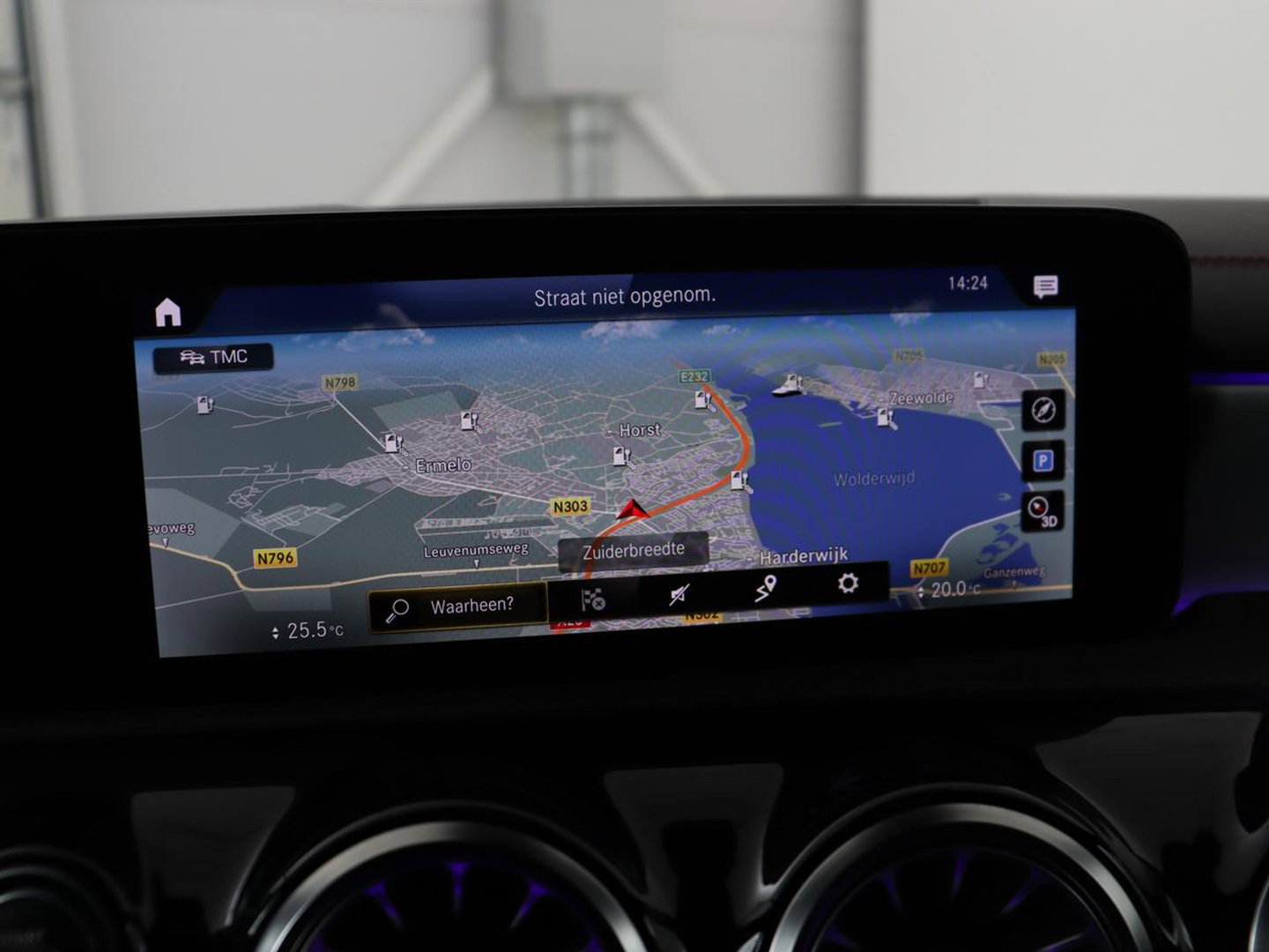 Mercedes-Benz CLA-Klasse 250e AMG | SOH 98% | Stoelverwarming | Widescreen | Sfeerverlichting | Full LED | Park Assist | Camera | Navigatie | Half leder | PHEV | Plug In