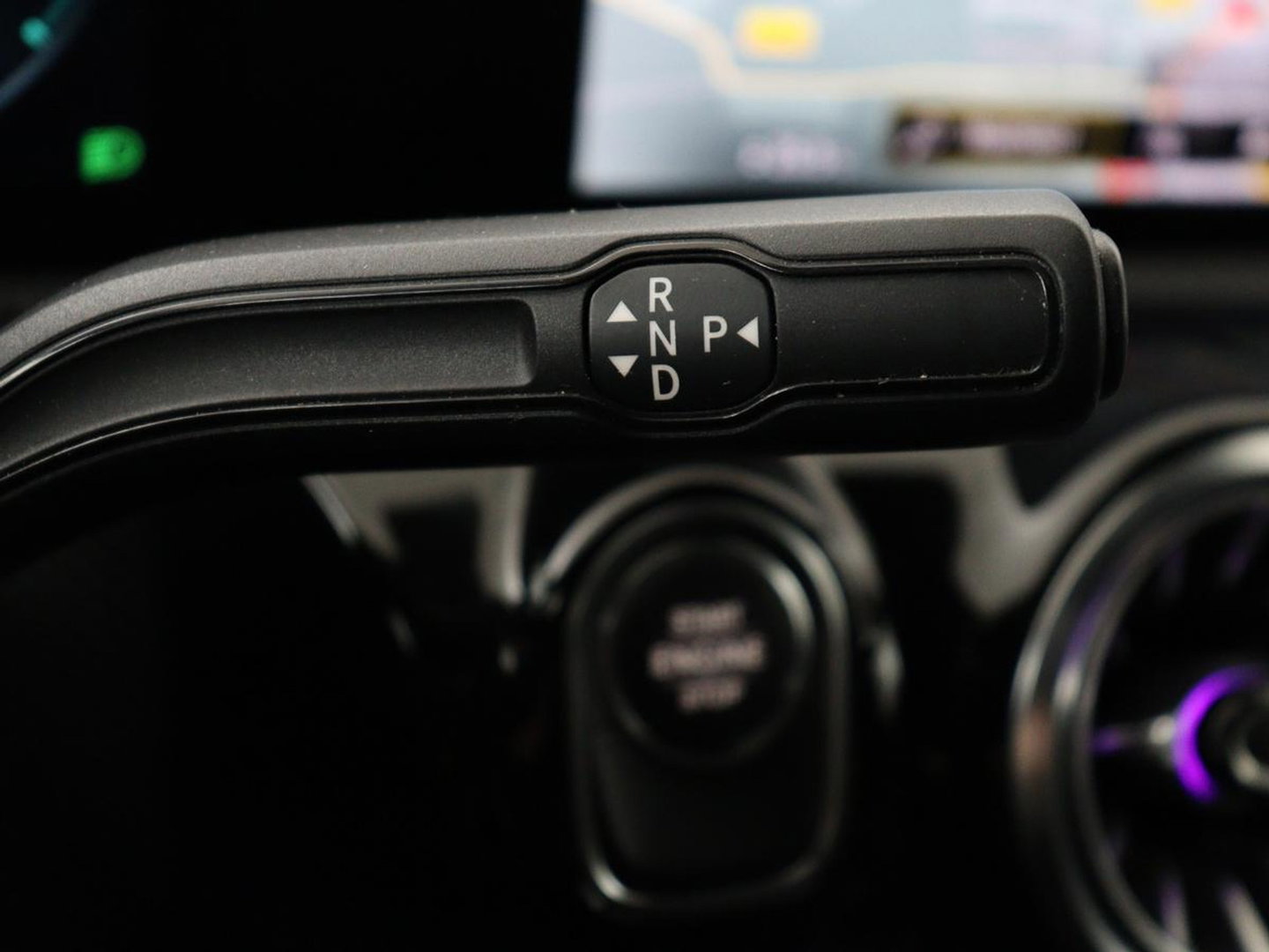 Mercedes-Benz CLA-Klasse 250e AMG | SOH 98% | Stoelverwarming | Widescreen | Sfeerverlichting | Full LED | Park Assist | Camera | Navigatie | Half leder | PHEV | Plug In