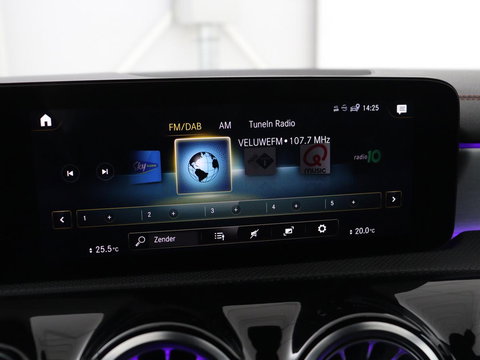 Mercedes-Benz CLA-Klasse 250e AMG | SOH 98% | Stoelverwarming | Widescreen | Sfeerverlichting | Full LED | Park Assist | Camera | Navigatie | Half leder | PHEV | Plug In