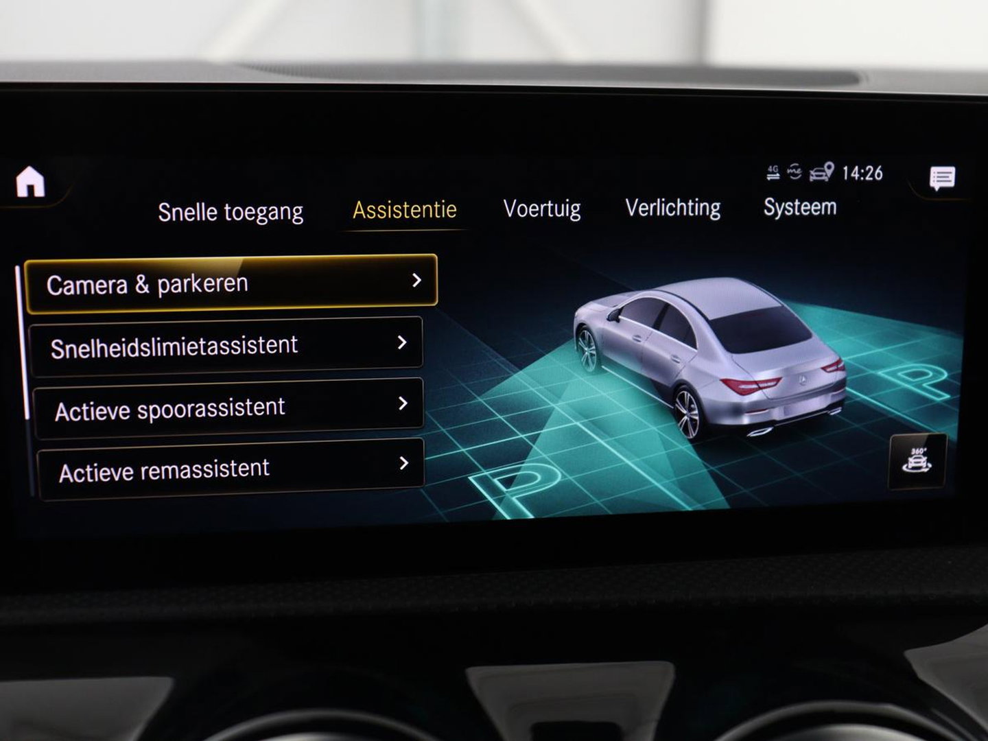 Mercedes-Benz CLA-Klasse 250e AMG | SOH 98% | Stoelverwarming | Widescreen | Sfeerverlichting | Full LED | Park Assist | Camera | Navigatie | Half leder | PHEV | Plug In