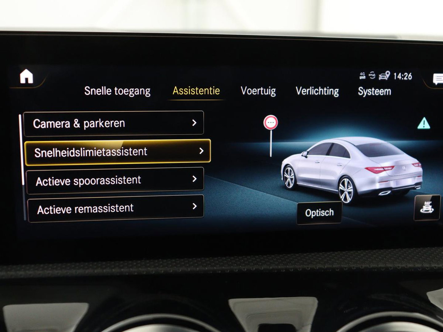 Mercedes-Benz CLA-Klasse 250e AMG | SOH 98% | Stoelverwarming | Widescreen | Sfeerverlichting | Full LED | Park Assist | Camera | Navigatie | Half leder | PHEV | Plug In