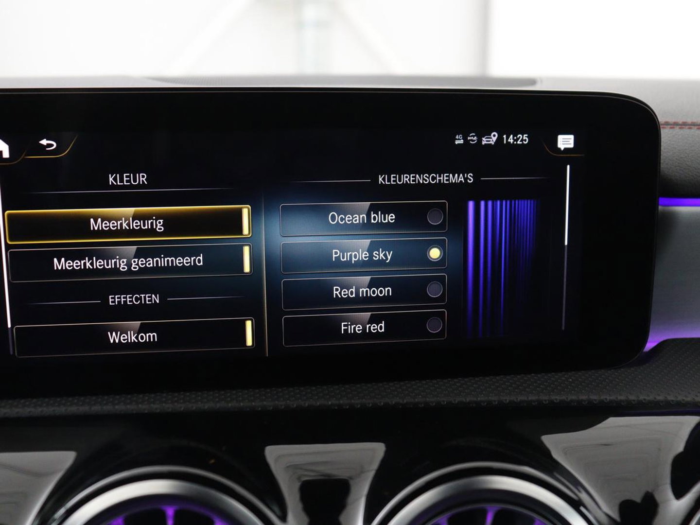 Mercedes-Benz CLA-Klasse 250e AMG | SOH 98% | Stoelverwarming | Widescreen | Sfeerverlichting | Full LED | Park Assist | Camera | Navigatie | Half leder | PHEV | Plug In