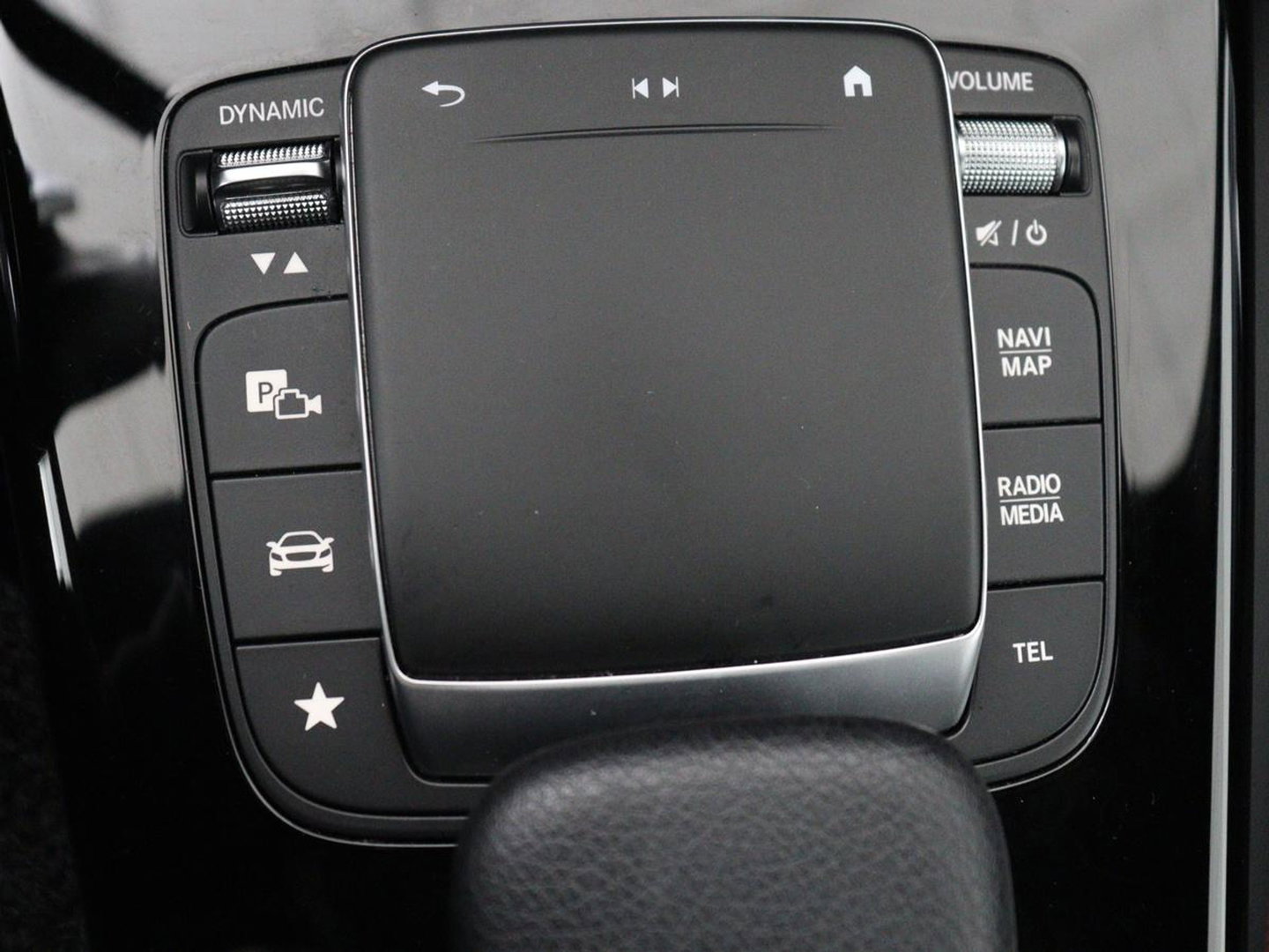 Mercedes-Benz CLA-Klasse 250e AMG | SOH 98% | Stoelverwarming | Widescreen | Sfeerverlichting | Full LED | Park Assist | Camera | Navigatie | Half leder | PHEV | Plug In