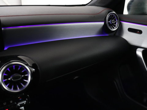 Mercedes-Benz CLA-Klasse 250e AMG | SOH 98% | Stoelverwarming | Widescreen | Sfeerverlichting | Full LED | Park Assist | Camera | Navigatie | Half leder | PHEV | Plug In