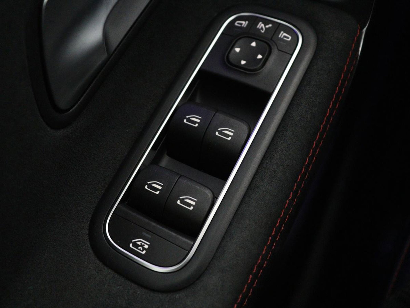 Mercedes-Benz CLA-Klasse 250e AMG | SOH 98% | Stoelverwarming | Widescreen | Sfeerverlichting | Full LED | Park Assist | Camera | Navigatie | Half leder | PHEV | Plug In