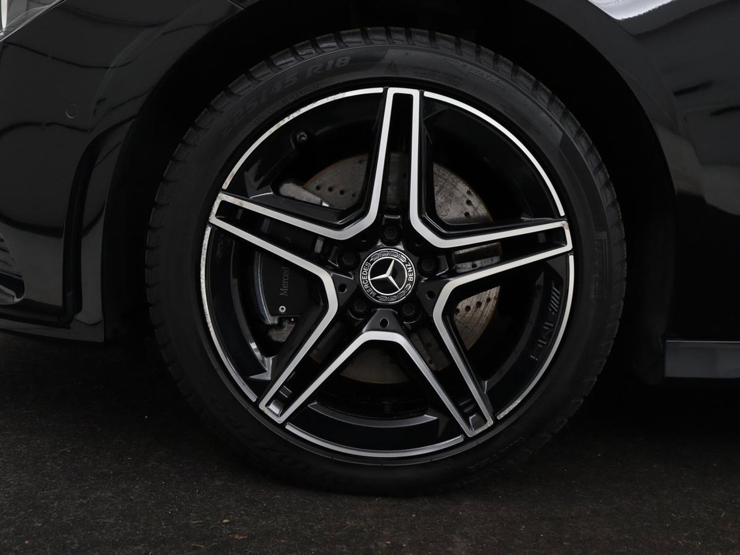 Mercedes-Benz CLA-Klasse 250e AMG | SOH 98% | Stoelverwarming | Widescreen | Sfeerverlichting | Full LED | Park Assist | Camera | Navigatie | Half leder | PHEV | Plug In