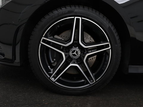Mercedes-Benz CLA-Klasse 250e AMG | SOH 98% | Stoelverwarming | Widescreen | Sfeerverlichting | Full LED | Park Assist | Camera | Navigatie | Half leder | PHEV | Plug In