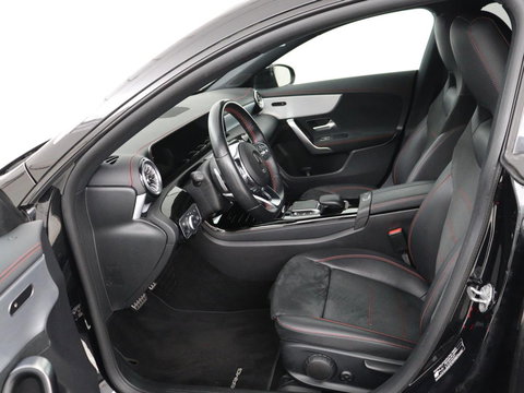 Mercedes-Benz CLA-Klasse 250e AMG | SOH 98% | Stoelverwarming | Widescreen | Sfeerverlichting | Full LED | Park Assist | Camera | Navigatie | Half leder | PHEV | Plug In