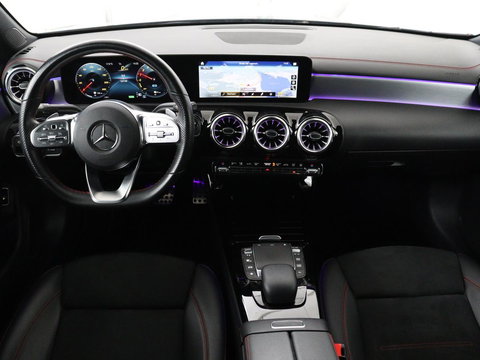 Mercedes-Benz CLA-Klasse 250e AMG | SOH 98% | Stoelverwarming | Widescreen | Sfeerverlichting | Full LED | Park Assist | Camera | Navigatie | Half leder | PHEV | Plug In