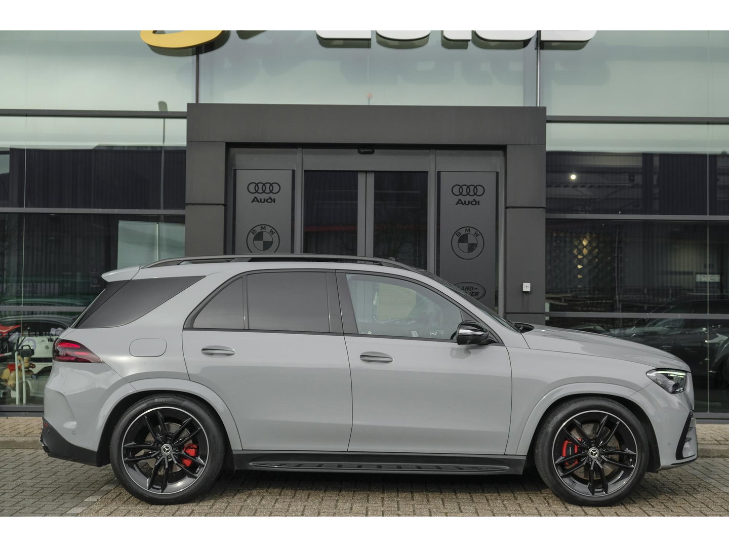 Mercedes-Benz GLE GLE400e AMG 381pk Panoramadak *BTW* Alpingrau *SOH 97%* Luchtvering NLauto 22" LMV Trekhaak