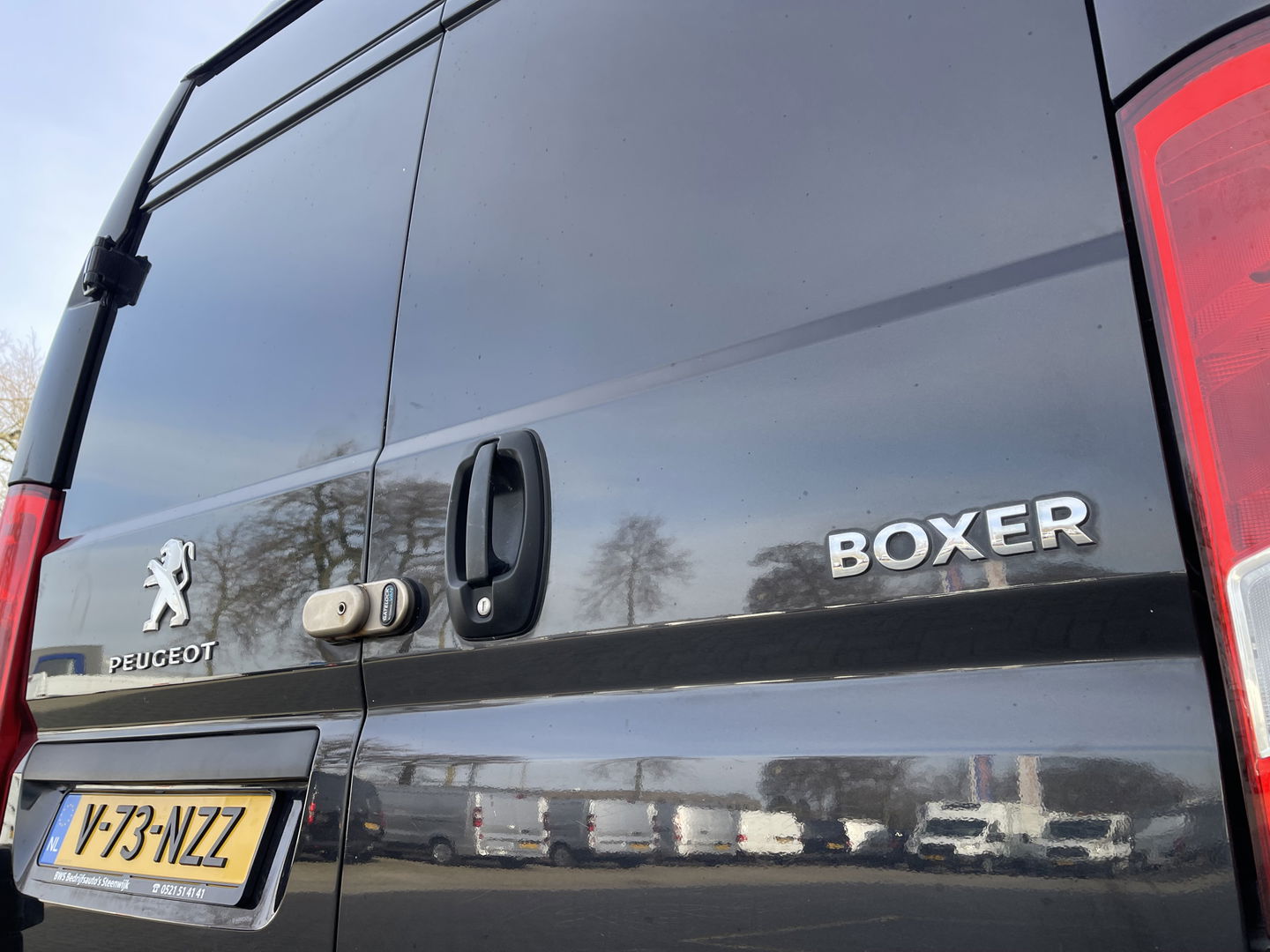 Peugeot Boxer 335 2.2 BlueHDi 165pk L2H2 Premium / vaste prijs rijklaar € 16.950 ex btw / lease vanaf € 285 / airco / cruise / navigatie / euro 6 / bpm vrij / trekhaak 2500 kg !