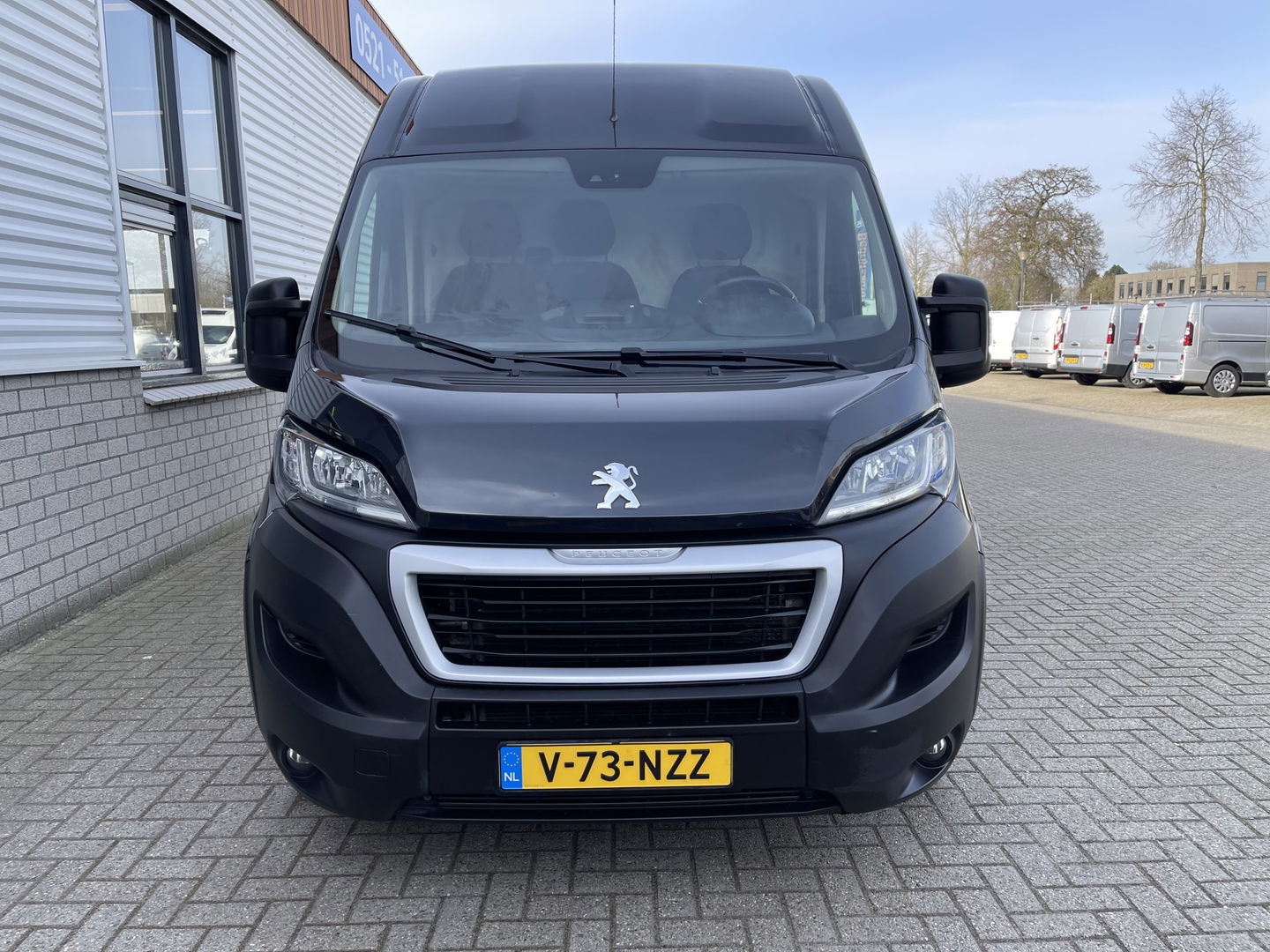 Peugeot Boxer 335 2.2 BlueHDi 165pk L2H2 Premium / vaste prijs rijklaar € 16.950 ex btw / lease vanaf € 285 / airco / cruise / navigatie / euro 6 / bpm vrij / trekhaak 2500 kg !