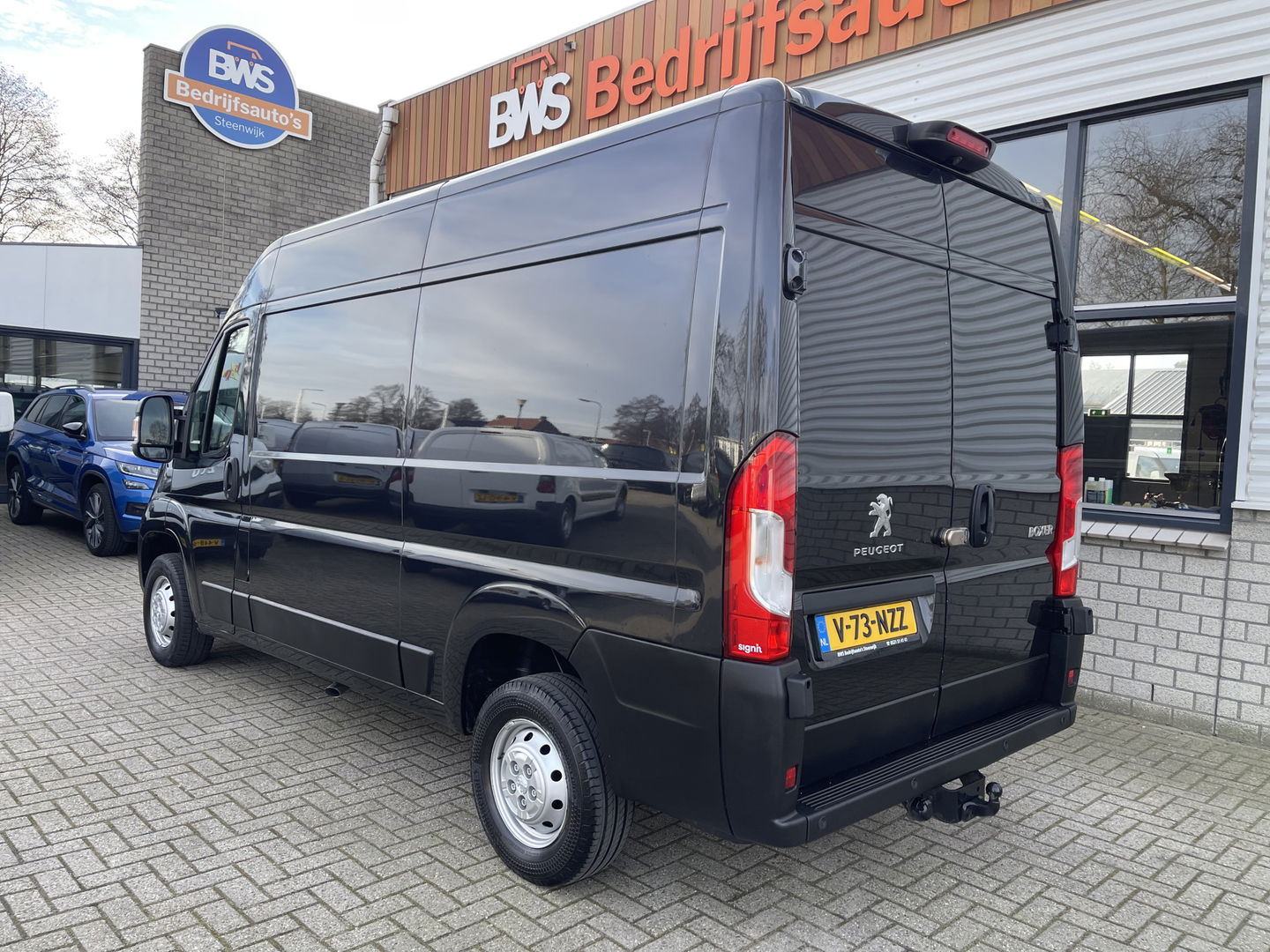 Peugeot Boxer 335 2.2 BlueHDi 165pk L2H2 Premium / vaste prijs rijklaar € 16.950 ex btw / lease vanaf € 285 / airco / cruise / navigatie / euro 6 / bpm vrij / trekhaak 2500 kg !