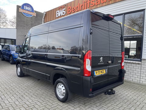 Peugeot Boxer 335 2.2 BlueHDi 165pk L2H2 Premium / vaste prijs rijklaar € 16.950 ex btw / lease vanaf € 285 / airco / cruise / navigatie / euro 6 / bpm vrij / trekhaak 2500 kg !
