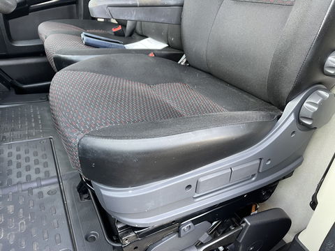 Peugeot Boxer 335 2.2 BlueHDi 165pk L2H2 Premium / vaste prijs rijklaar € 16.950 ex btw / lease vanaf € 285 / airco / cruise / navigatie / euro 6 / bpm vrij / trekhaak 2500 kg !