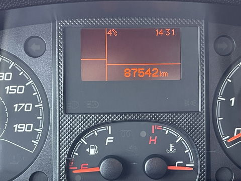 Peugeot Boxer 335 2.2 BlueHDi 165pk L2H2 Premium / vaste prijs rijklaar € 16.950 ex btw / lease vanaf € 285 / airco / cruise / navigatie / euro 6 / bpm vrij / trekhaak 2500 kg !