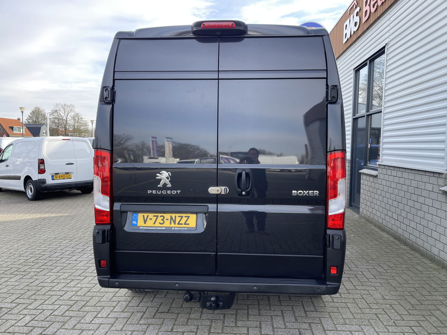 Peugeot Boxer 335 2.2 BlueHDi 165pk L2H2 Premium / vaste prijs rijklaar € 16.950 ex btw / lease vanaf € 285 / airco / cruise / navigatie / euro 6 / bpm vrij / trekhaak 2500 kg !