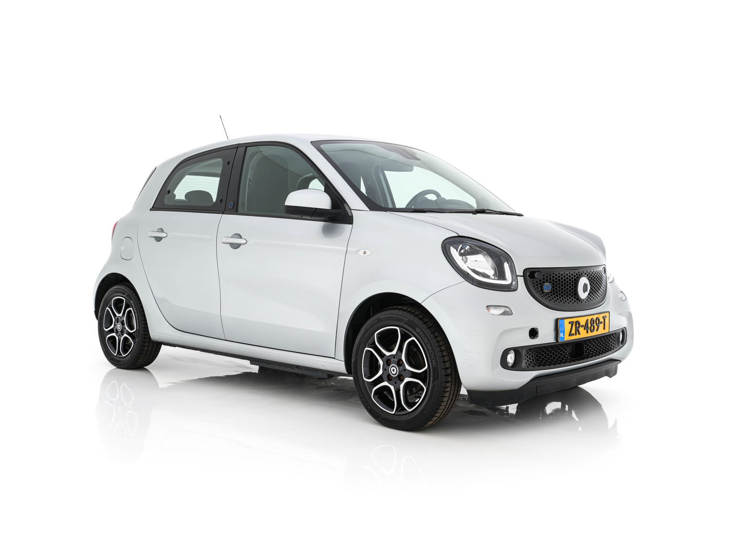 Smart Forfour EQ Business Solution {SOH-87%} (INCL-BTW) Aut. *NAVI-FULLMAP | LEATHER | ECC | CRUISE | HEATED-COMFORT-SEATS | 15"ALU*