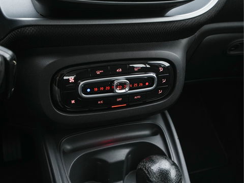 Smart Forfour EQ Business Solution {SOH-87%} (INCL-BTW) Aut. *NAVI-FULLMAP | LEATHER | ECC | CRUISE | HEATED-COMFORT-SEATS | 15"ALU*