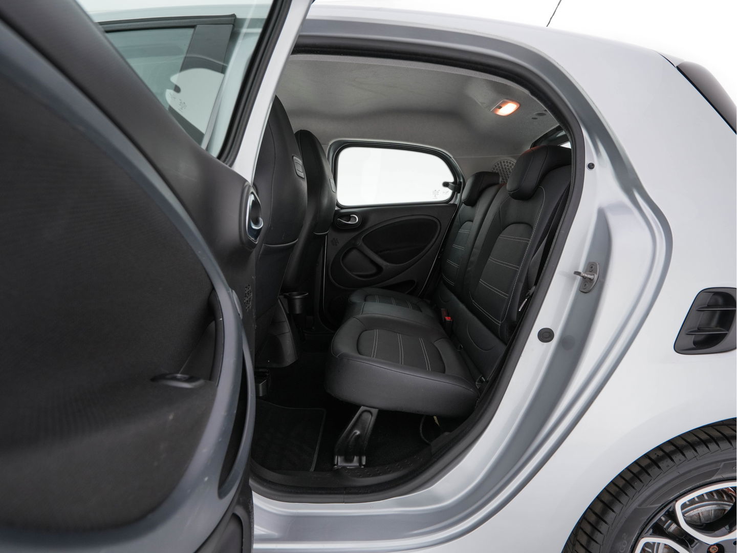 Smart Forfour EQ Business Solution {SOH-87%} (INCL-BTW) Aut. *NAVI-FULLMAP | LEATHER | ECC | CRUISE | HEATED-COMFORT-SEATS | 15"ALU*