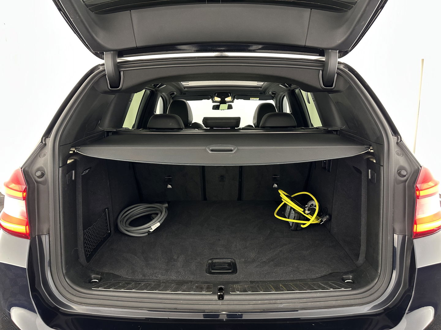 BMW iX3 High Executive 80 kWh [ 3-Fase-11kW ] {SOH-98%} (INCL-BTW) Aut. *PANO | LEATHER | HARMAN/KARDON | FULL-LED | BLINDSPOT | MEMORY-PACK | DIGI-COCKPIT | HEATED-SPORTSEATS | KEYLESS | TOPVIEW | DAB+ | NAVI-FULLMAP | HEAD-UP | PRIVACY-GLASS | .