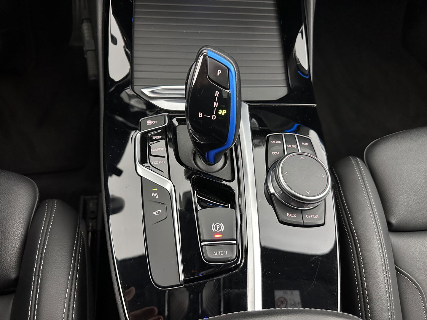 BMW iX3 High Executive 80 kWh [ 3-Fase-11kW ] {SOH-98%} (INCL-BTW) Aut. *PANO | LEATHER | HARMAN/KARDON | FULL-LED | BLINDSPOT | MEMORY-PACK | DIGI-COCKPIT | HEATED-SPORTSEATS | KEYLESS | TOPVIEW | DAB+ | NAVI-FULLMAP | HEAD-UP | PRIVACY-GLASS | .