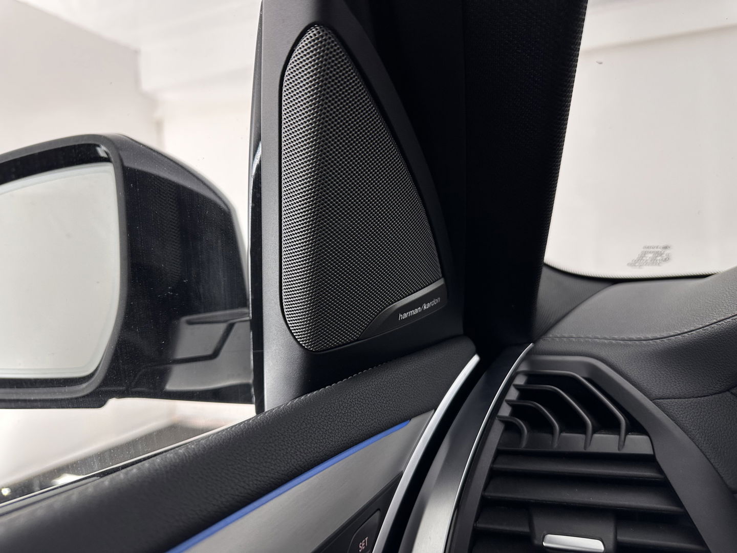 BMW iX3 High Executive 80 kWh [ 3-Fase-11kW ] {SOH-98%} (INCL-BTW) Aut. *PANO | LEATHER | HARMAN/KARDON | FULL-LED | BLINDSPOT | MEMORY-PACK | DIGI-COCKPIT | HEATED-SPORTSEATS | KEYLESS | TOPVIEW | DAB+ | NAVI-FULLMAP | HEAD-UP | PRIVACY-GLASS | .