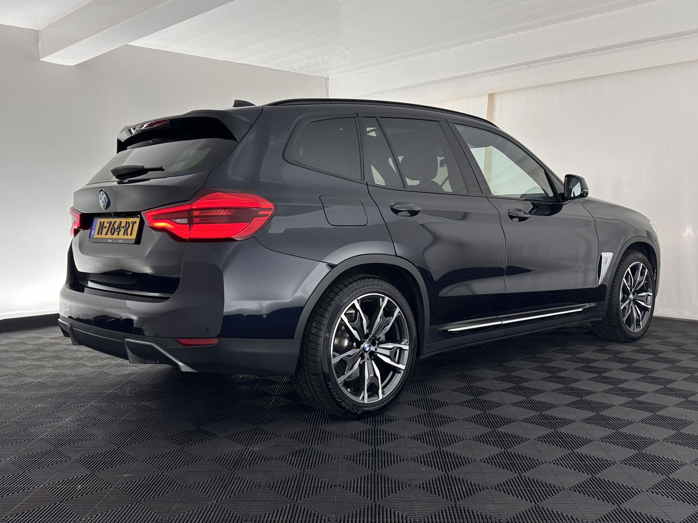 BMW iX3 High Executive 80 kWh [ 3-Fase-11kW ] {SOH-98%} (INCL-BTW) Aut. *PANO | LEATHER | HARMAN/KARDON | FULL-LED | BLINDSPOT | MEMORY-PACK | DIGI-COCKPIT | HEATED-SPORTSEATS | KEYLESS | TOPVIEW | DAB+ | NAVI-FULLMAP | HEAD-UP | PRIVACY-GLASS | .