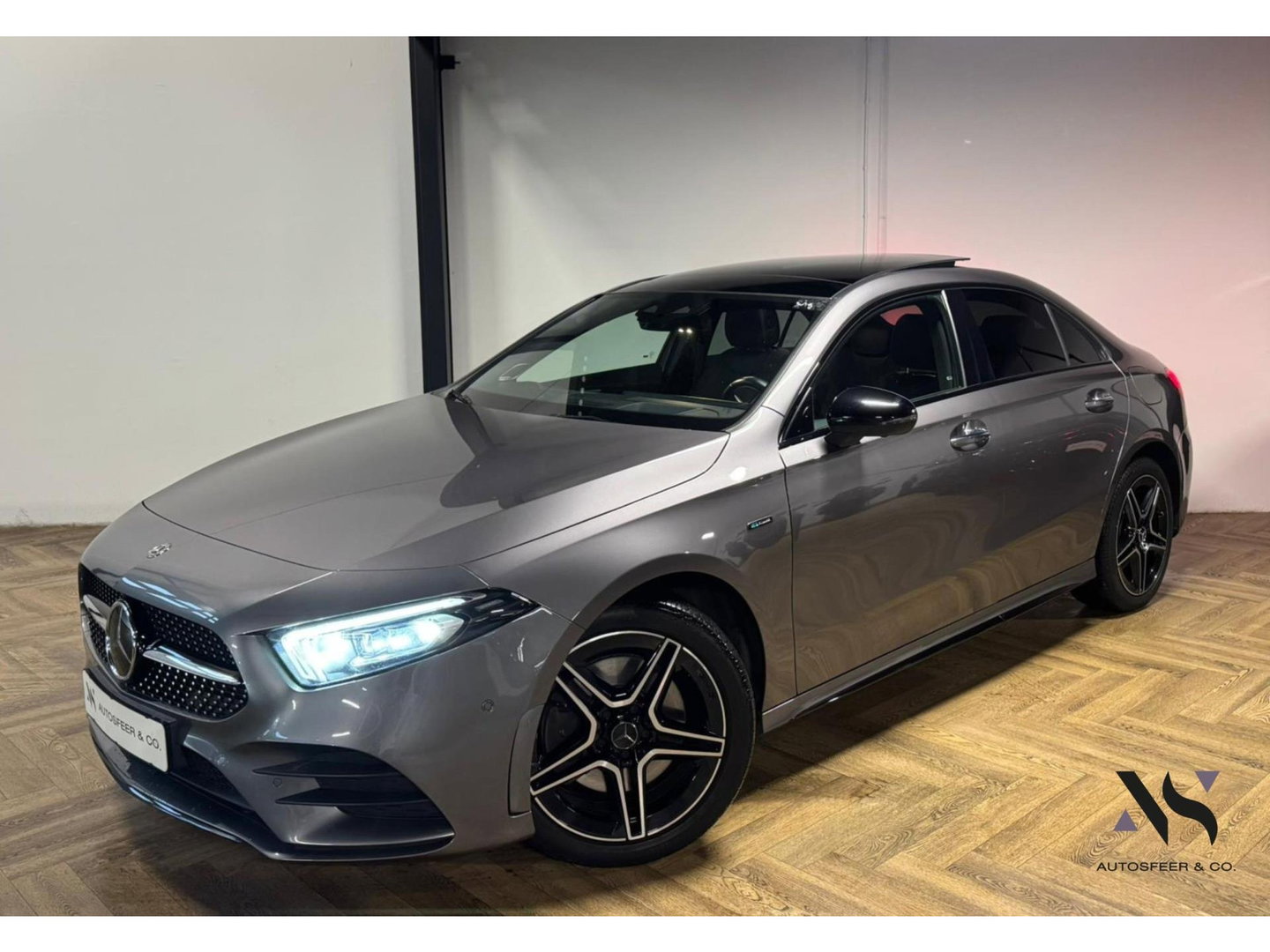 Mercedes-Benz A-Klasse 250 e Business Solution AMG PANO HUD CAM
