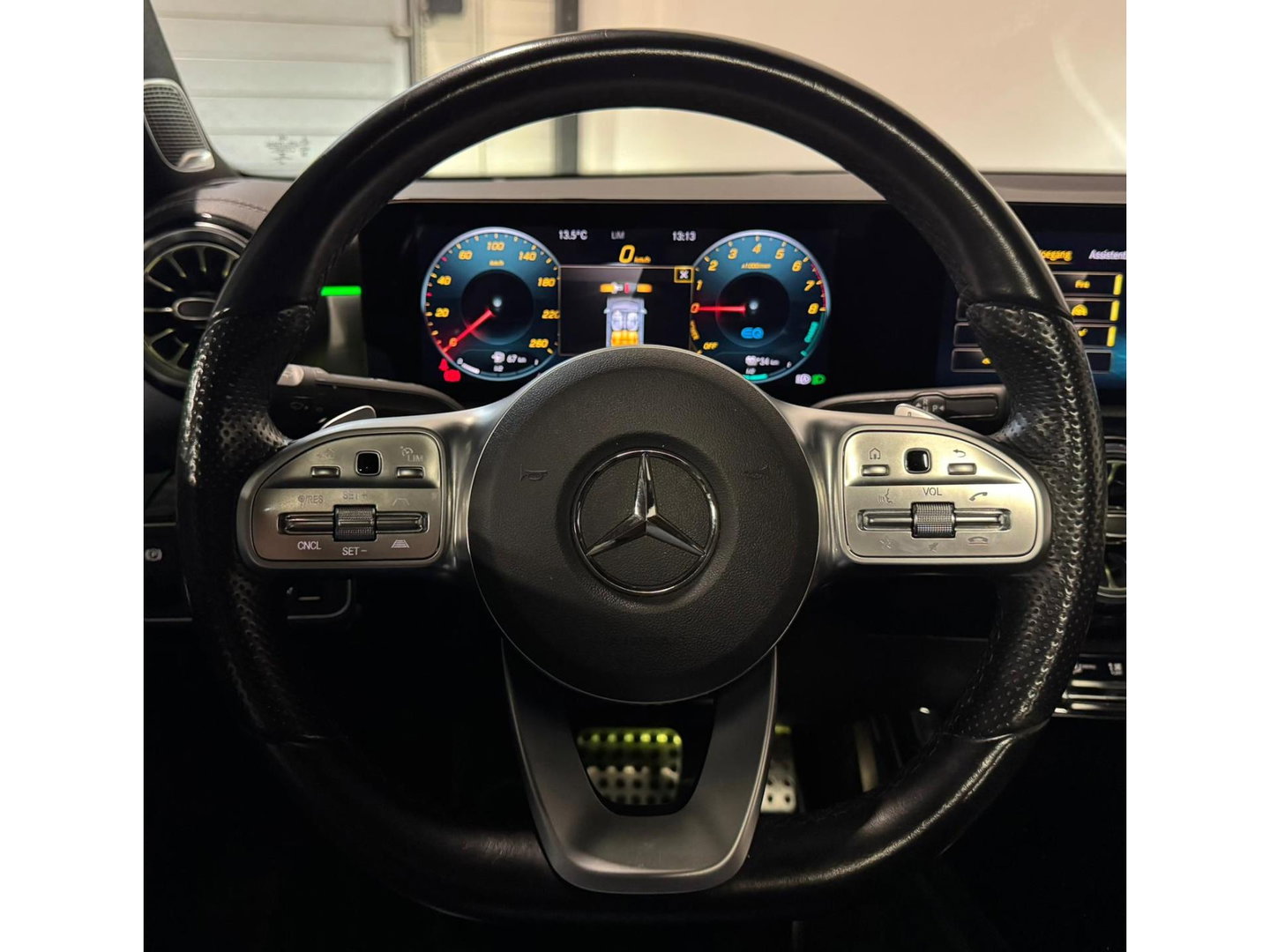 Mercedes-Benz A-Klasse 250 e Business Solution AMG PANO HUD CAM