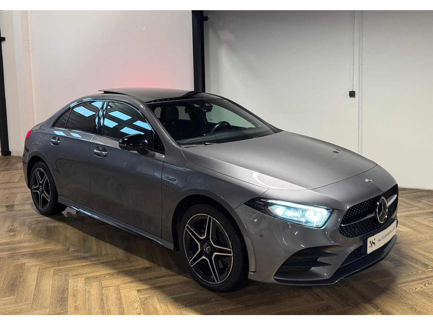Mercedes-Benz A-Klasse 250 e Business Solution AMG PANO HUD CAM