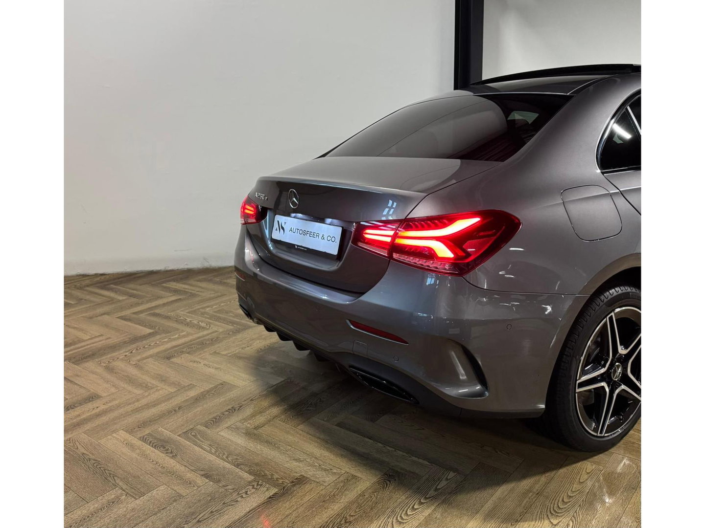 Mercedes-Benz A-Klasse 250 e Business Solution AMG PANO HUD CAM