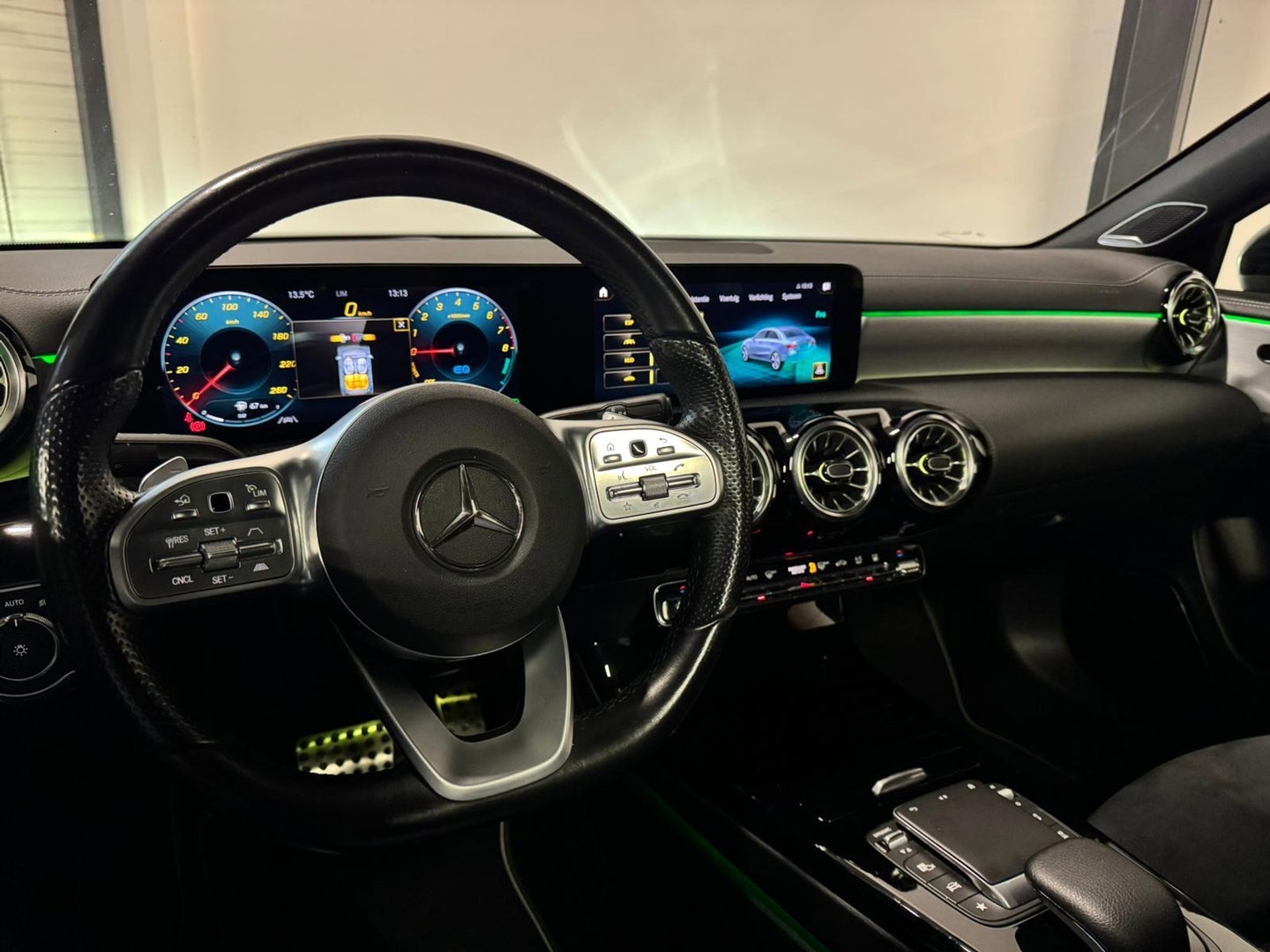 Mercedes-Benz A-Klasse 250 e Business Solution AMG PANO HUD CAM