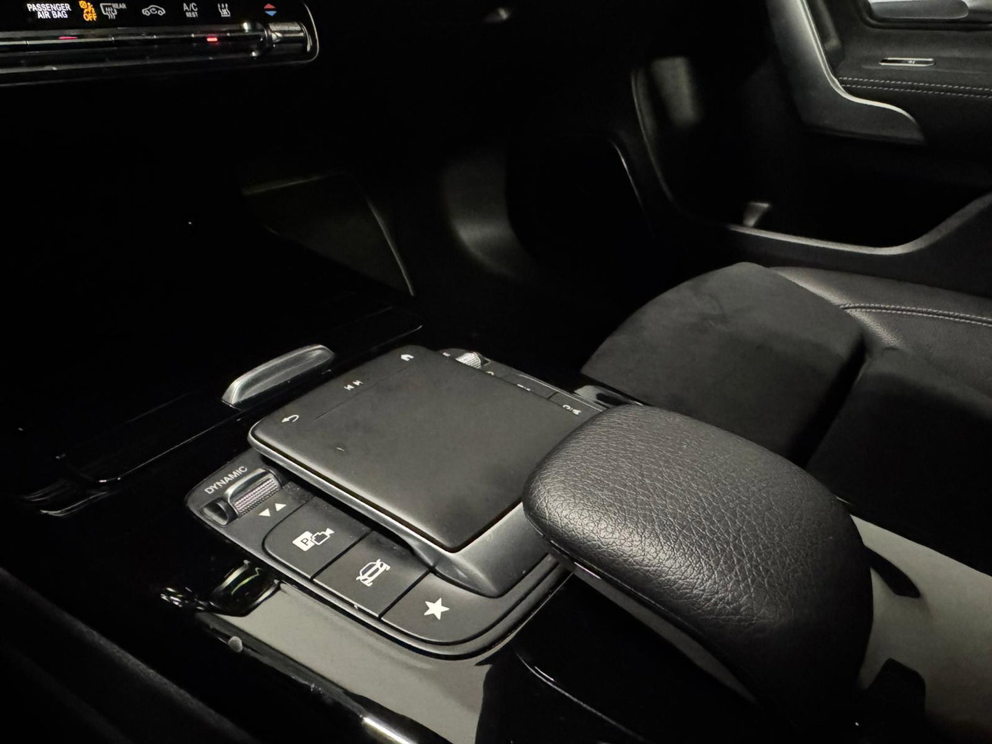 Mercedes-Benz A-Klasse 250 e Business Solution AMG PANO HUD CAM