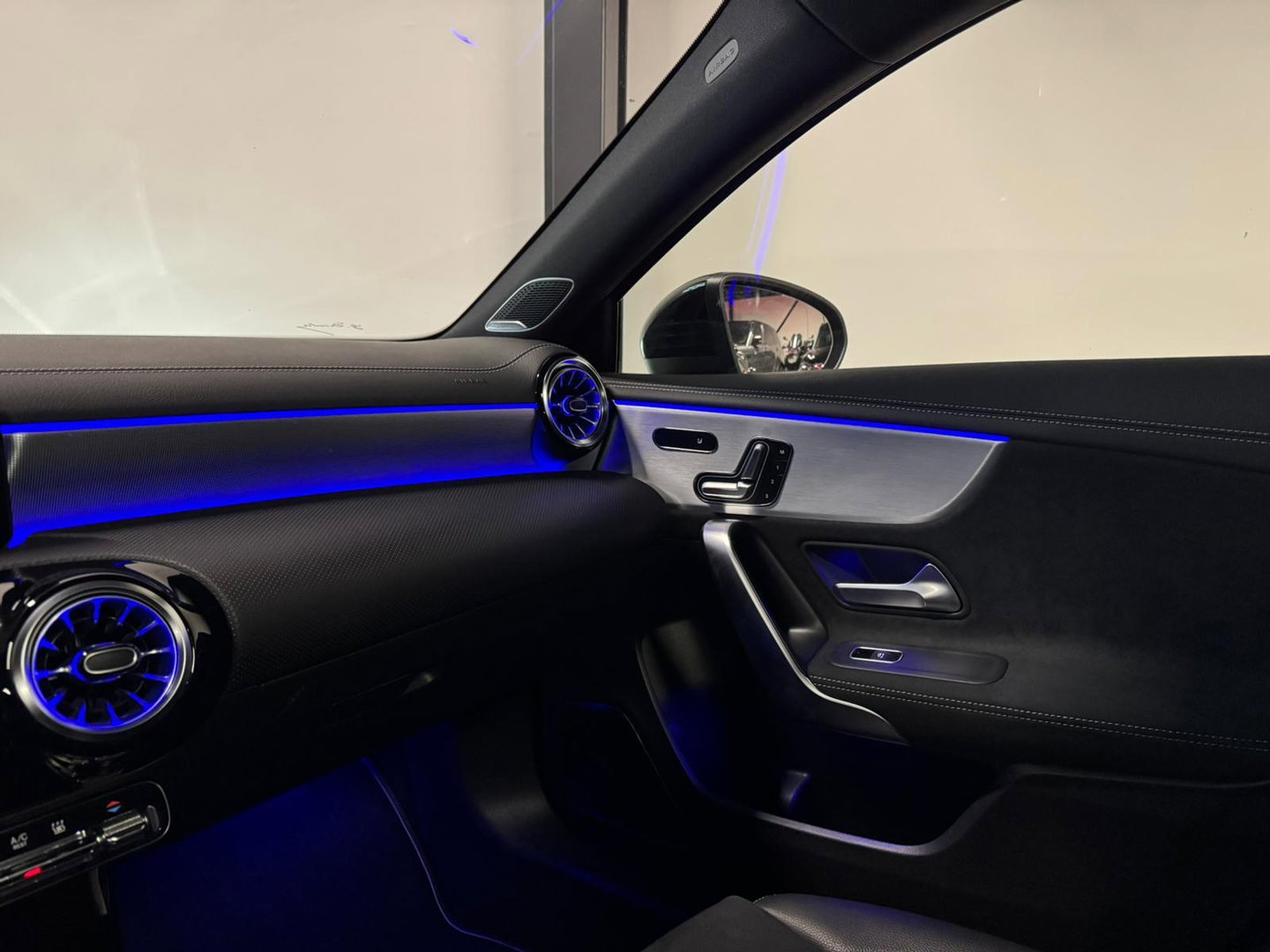 Mercedes-Benz A-Klasse 250 e Business Solution AMG PANO HUD CAM