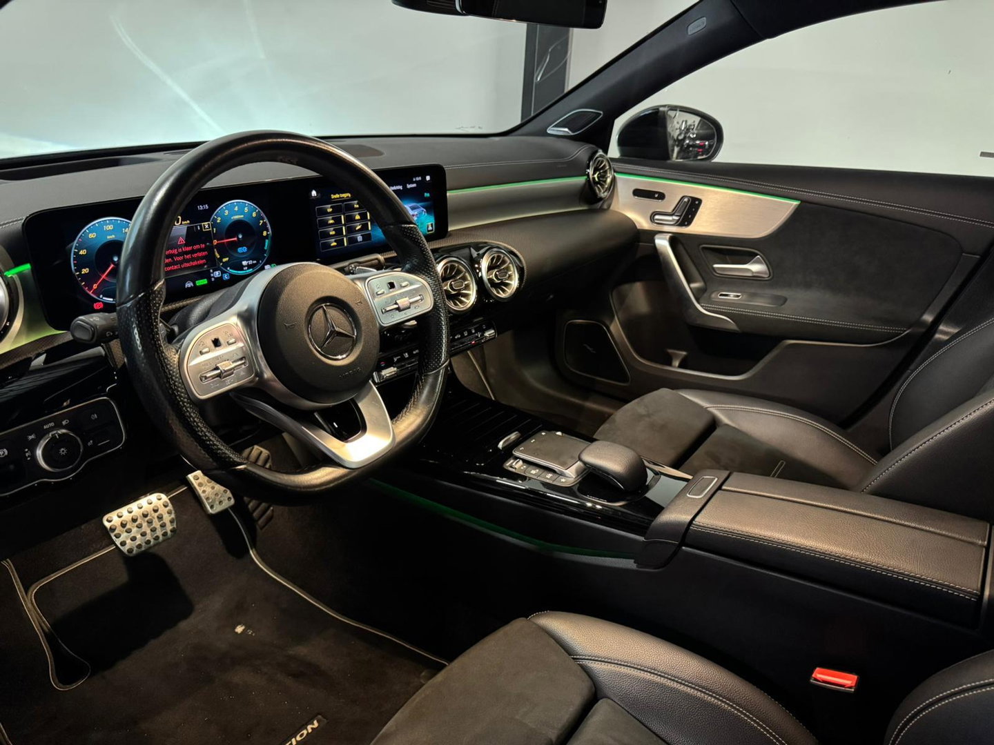 Mercedes-Benz A-Klasse 250 e Business Solution AMG PANO HUD CAM