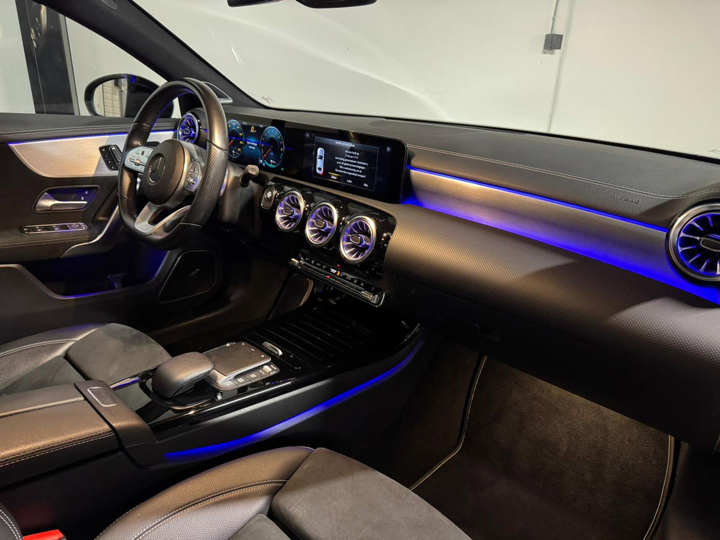 Mercedes-Benz A-Klasse 250 e Business Solution AMG PANO HUD CAM