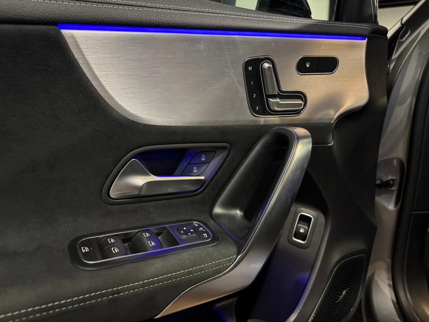 Mercedes-Benz A-Klasse 250 e Business Solution AMG PANO HUD CAM