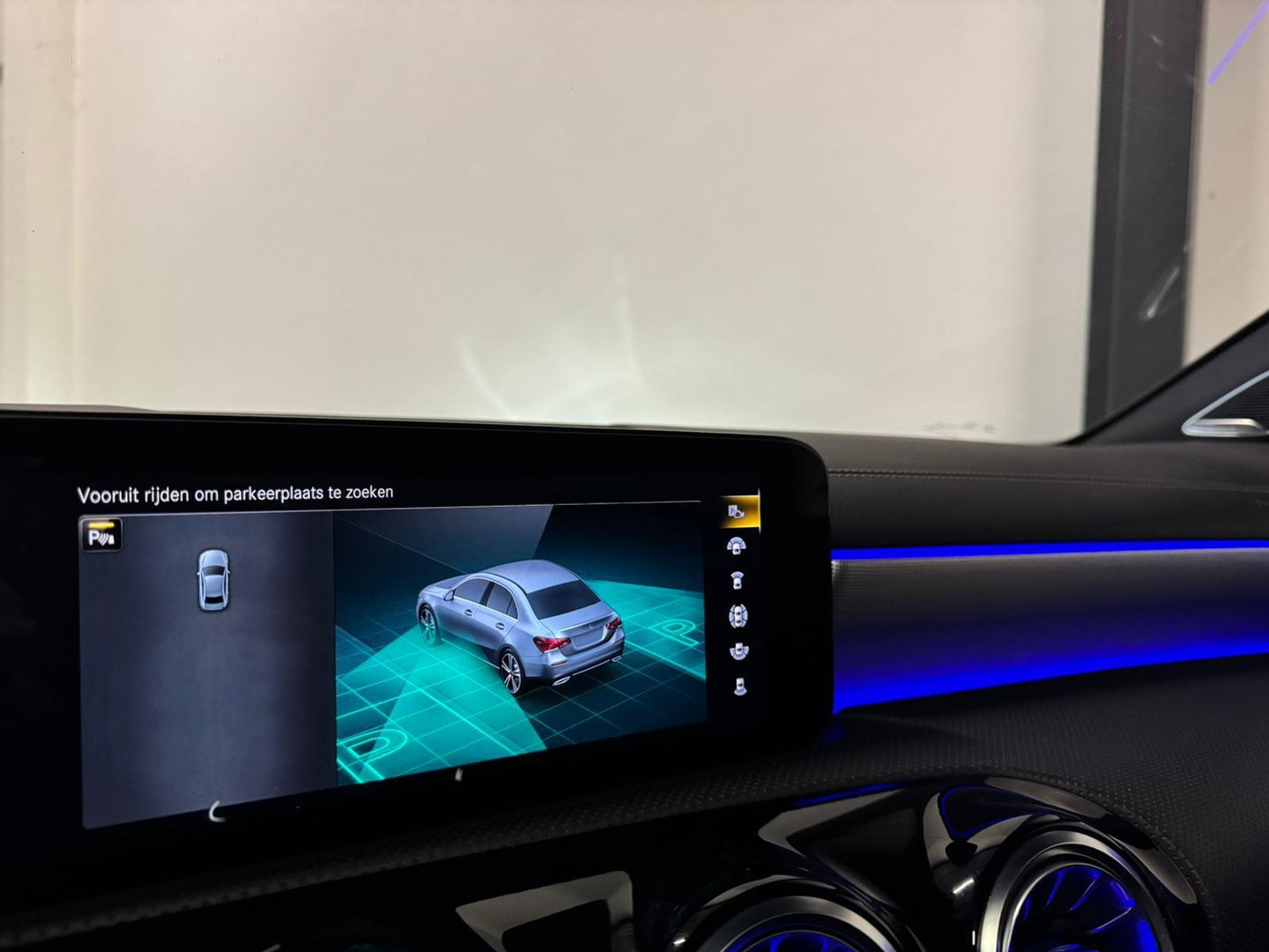 Mercedes-Benz A-Klasse 250 e Business Solution AMG PANO HUD CAM