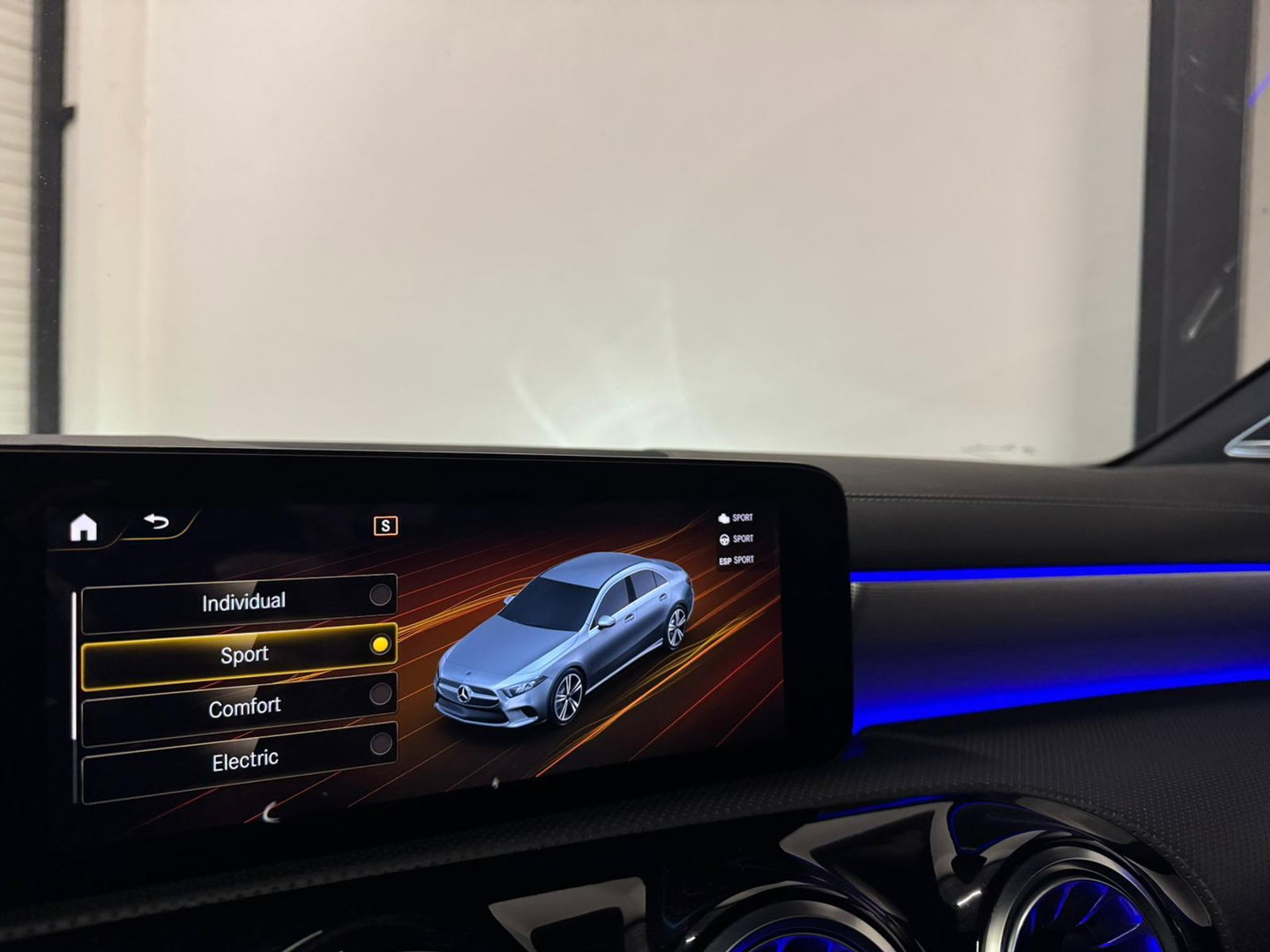 Mercedes-Benz A-Klasse 250 e Business Solution AMG PANO HUD CAM