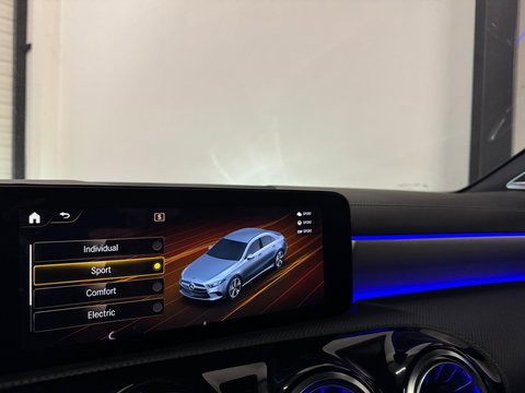 Mercedes-Benz A-Klasse 250 e Business Solution AMG PANO HUD CAM