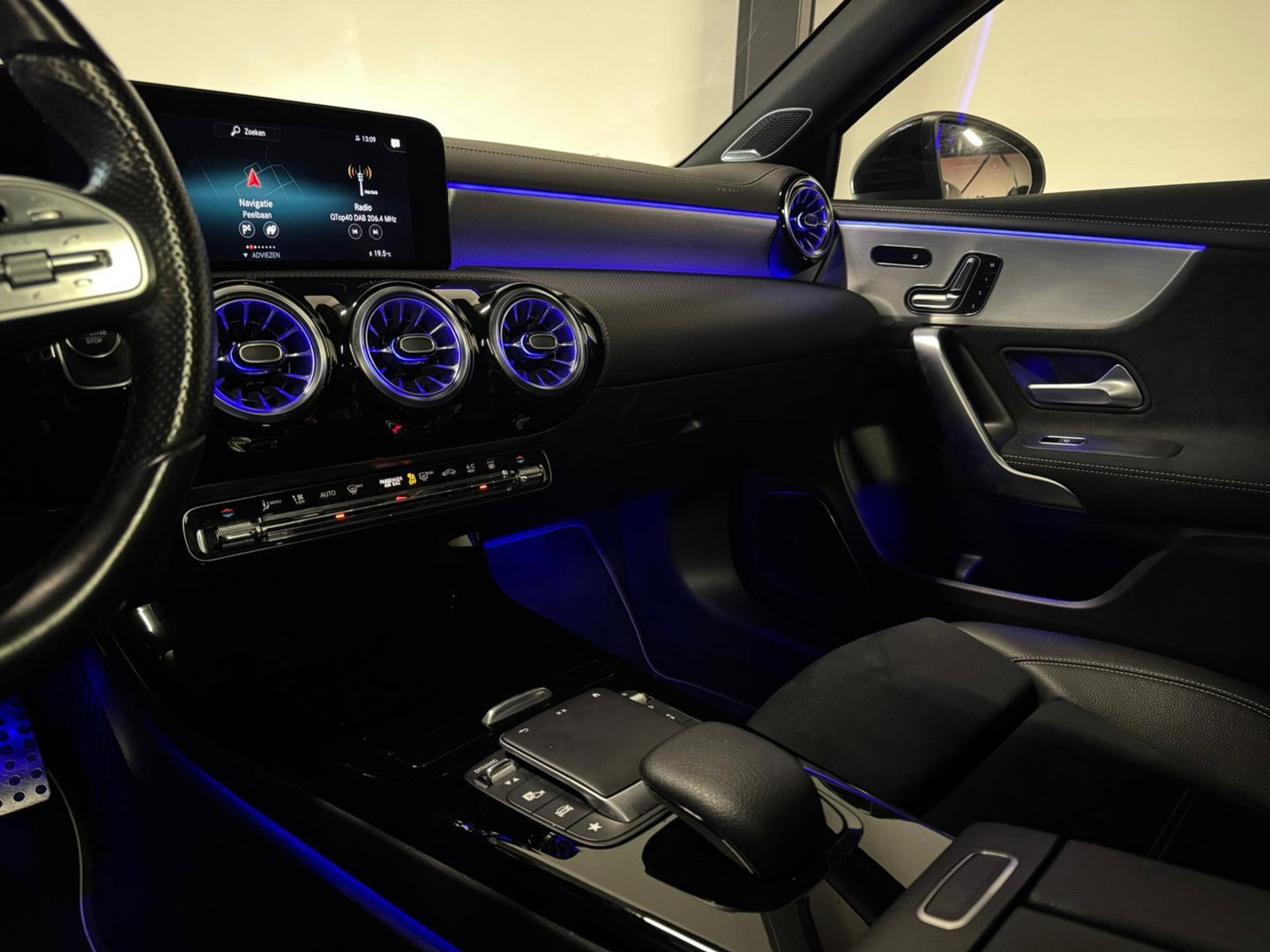 Mercedes-Benz A-Klasse 250 e Business Solution AMG PANO HUD CAM