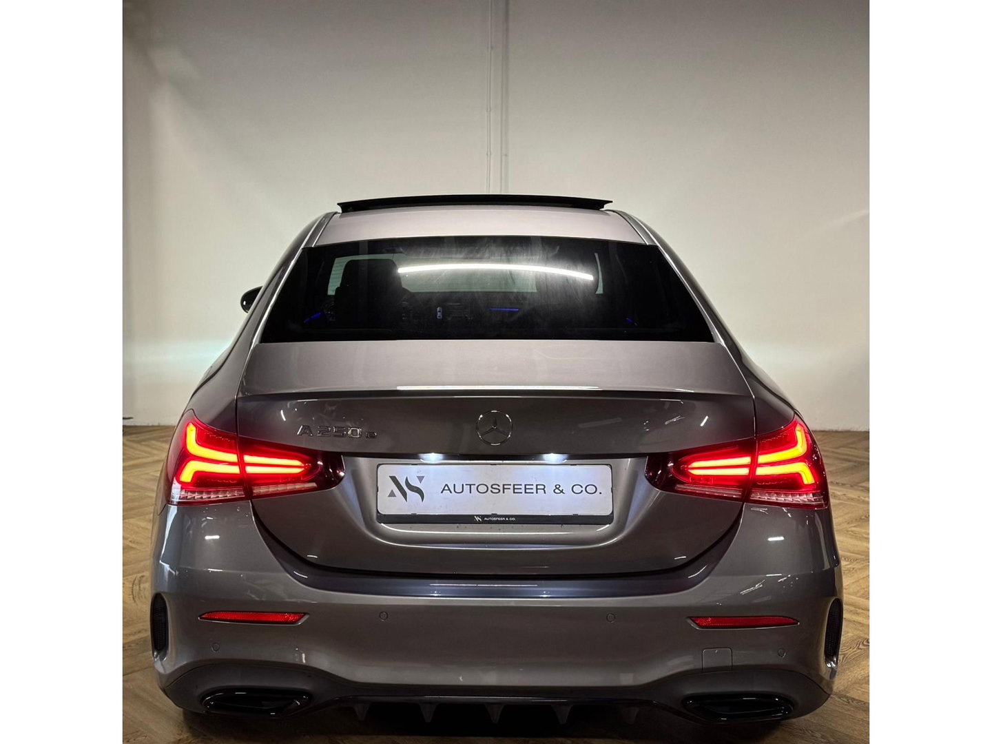 Mercedes-Benz A-Klasse 250 e Business Solution AMG PANO HUD CAM