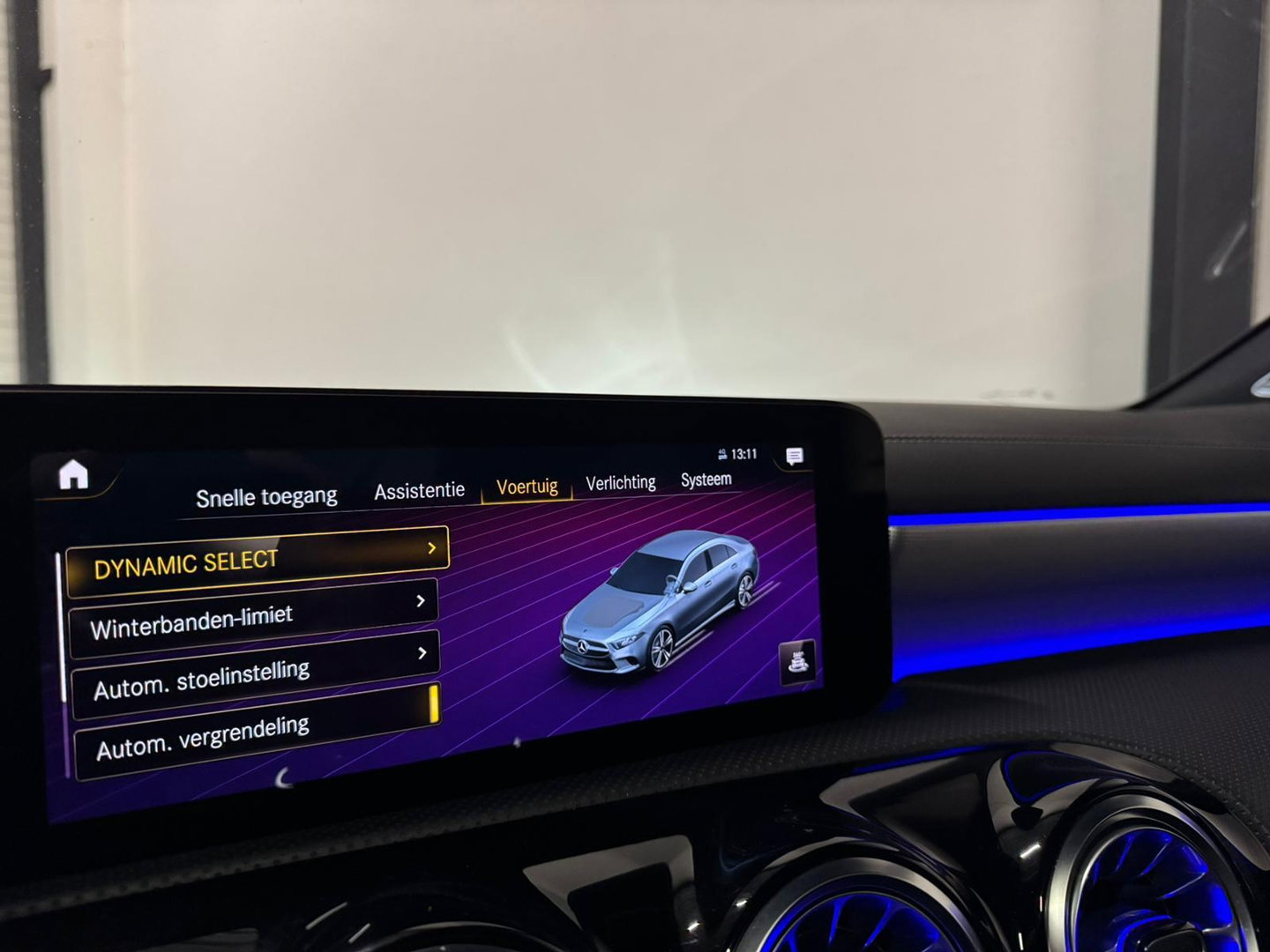 Mercedes-Benz A-Klasse 250 e Business Solution AMG PANO HUD CAM