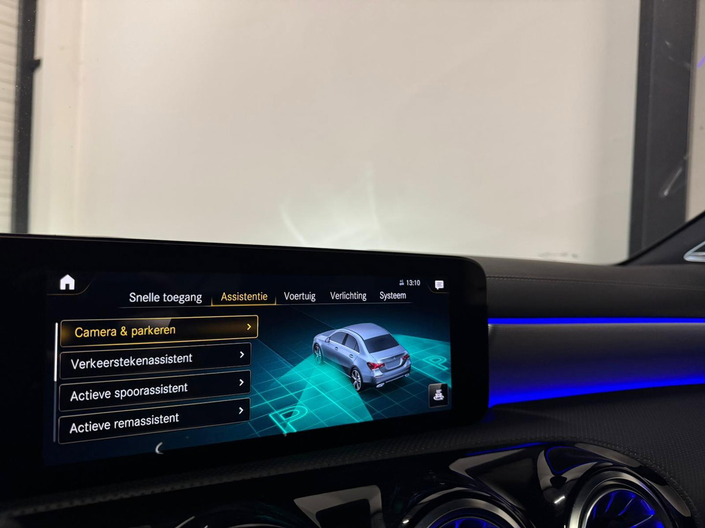 Mercedes-Benz A-Klasse 250 e Business Solution AMG PANO HUD CAM